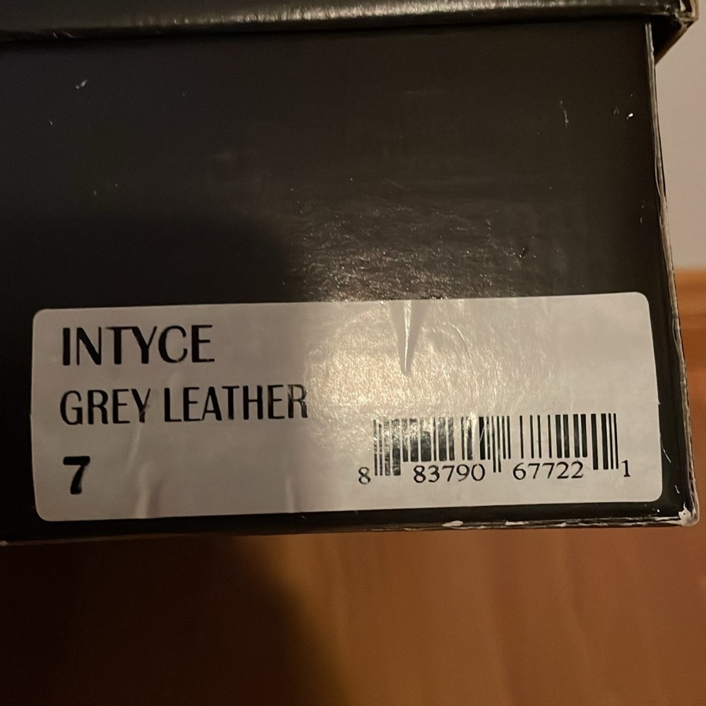 Grey leather boots - Picture 7 of 10